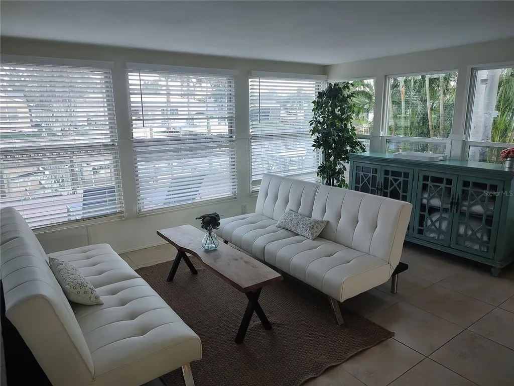 4165 13th Lane NE St Petersburg FL 33703