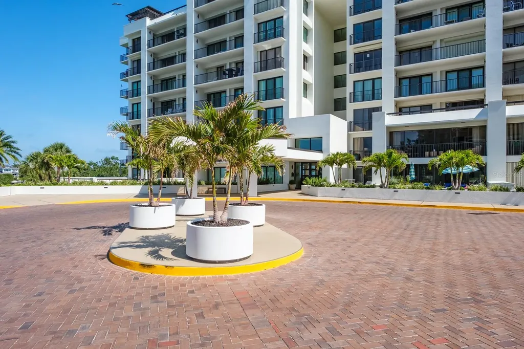 8 Belleview Boulevard Belleair FL 33756