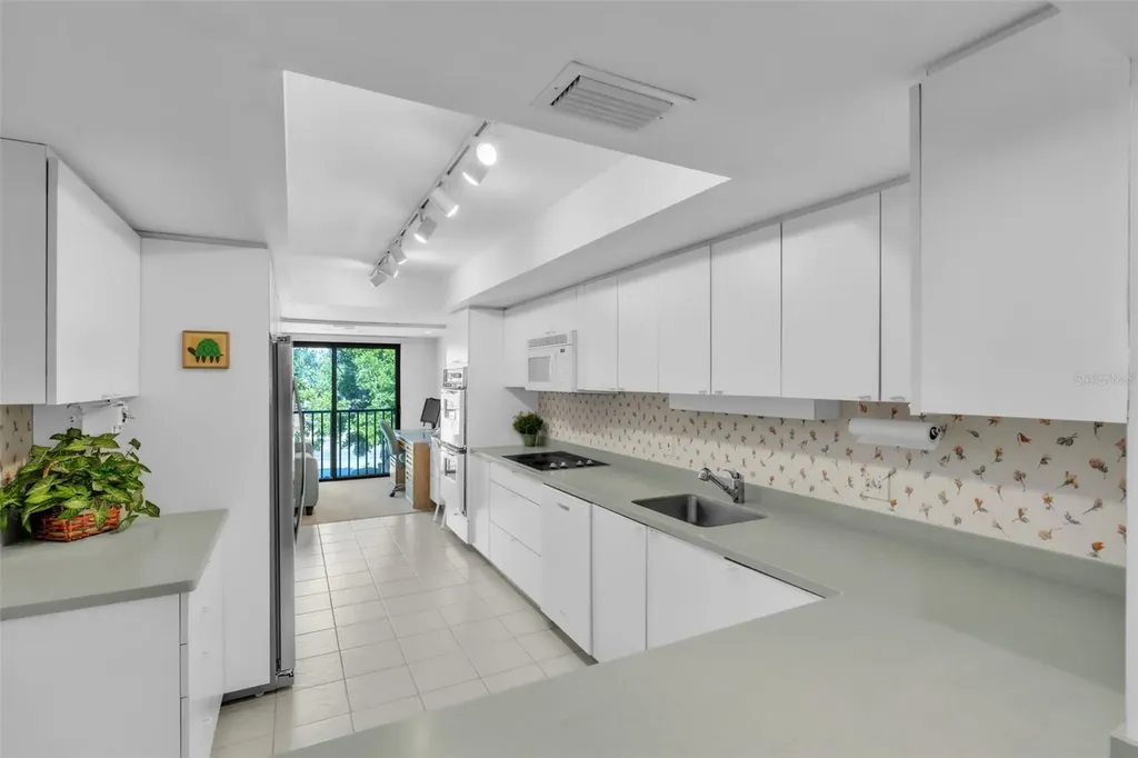 5635 Gulf Of Mexico Drive Longboat Key FL 34228