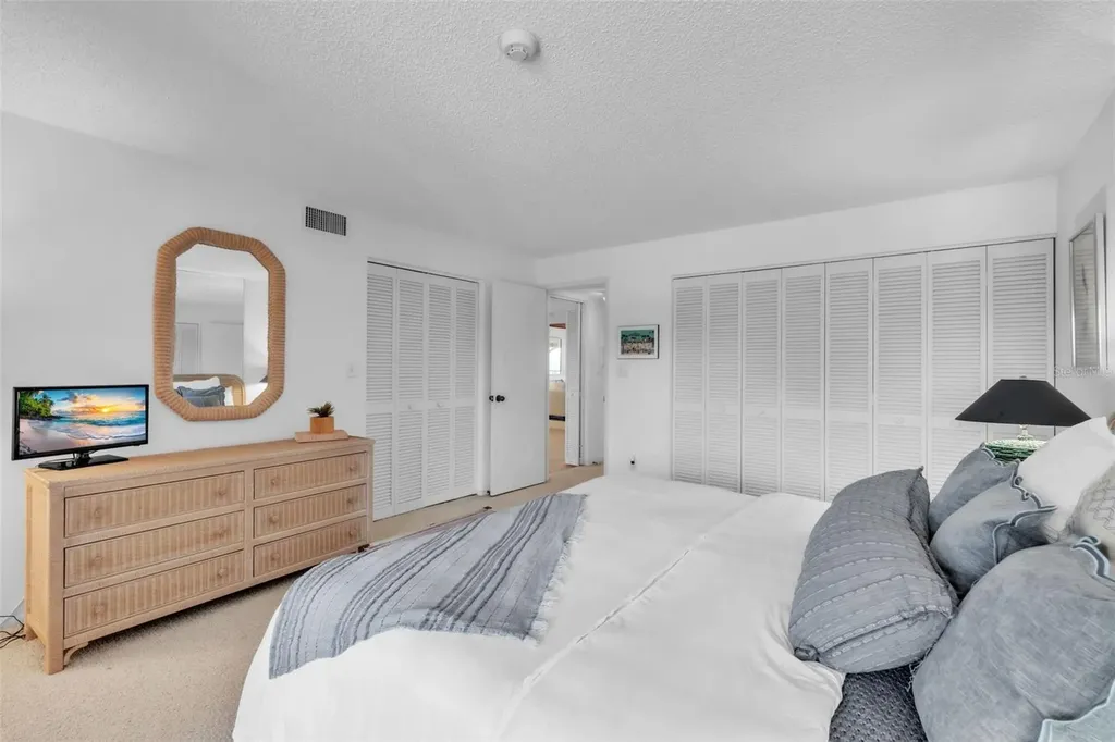 5635 Gulf Of Mexico Drive Longboat Key FL 34228