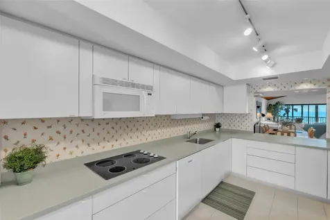 5635 Gulf Of Mexico Drive Longboat Key FL 34228