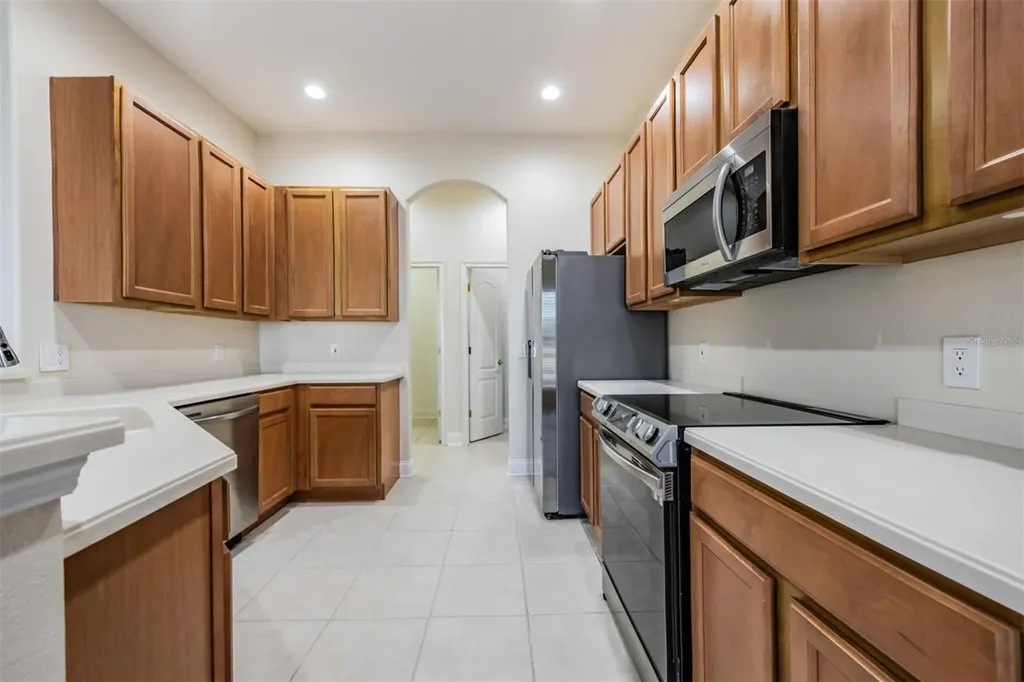 423 Manns Harbor Drive Apollo Beach FL 33572