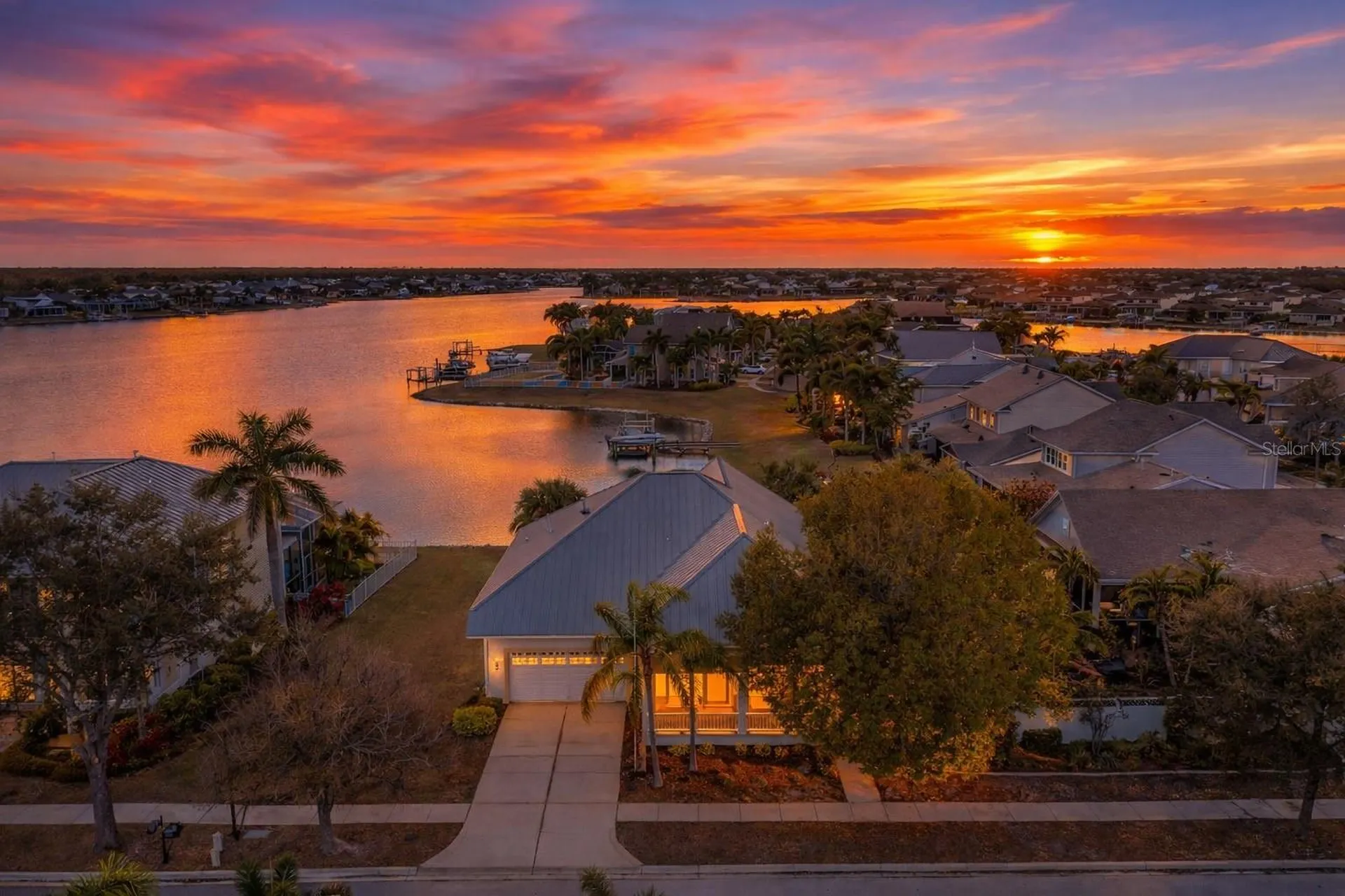423 Manns Harbor Drive Apollo Beach FL 33572