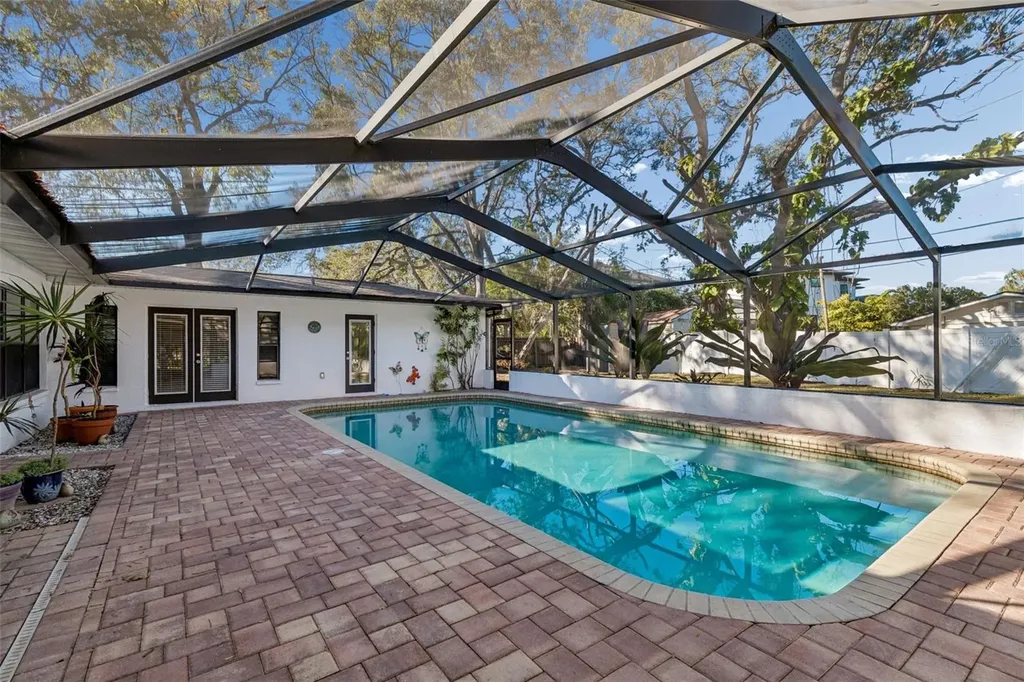 4633 W Longfellow Avenue Tampa FL 33629