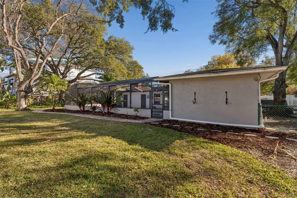 4633 W Longfellow Avenue Tampa FL 33629