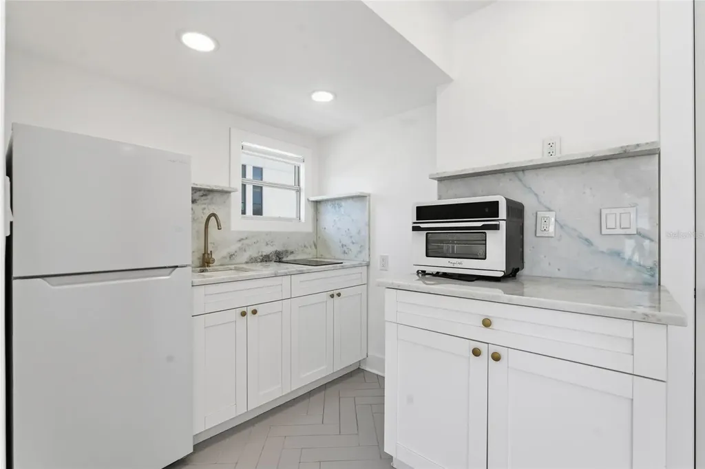 326 6th Avenue N St Petersburg FL 33701