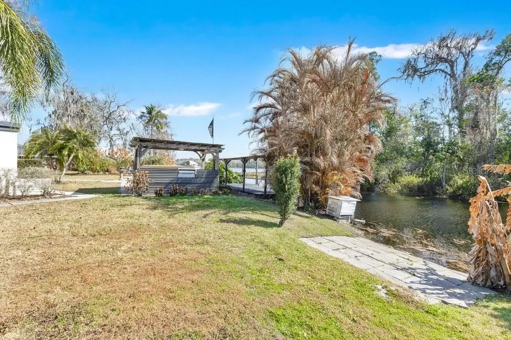 6670 Bay Shore Drive St Cloud FL 34771