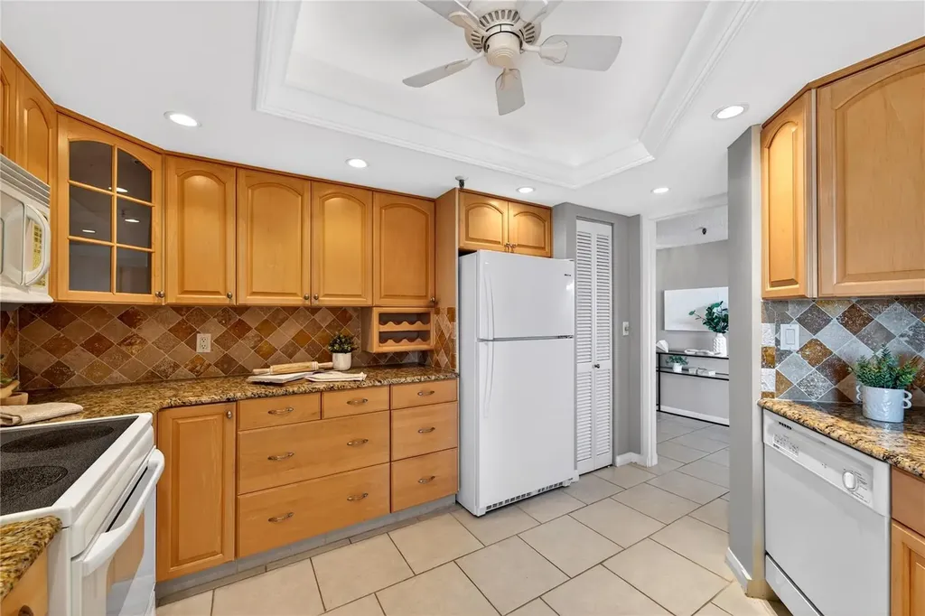 5950 Pelican Bay Plaza S Gulfport FL 33707