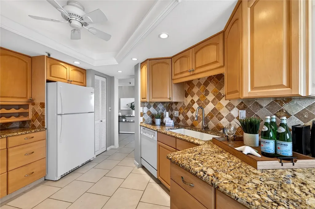 5950 Pelican Bay Plaza S Gulfport FL 33707