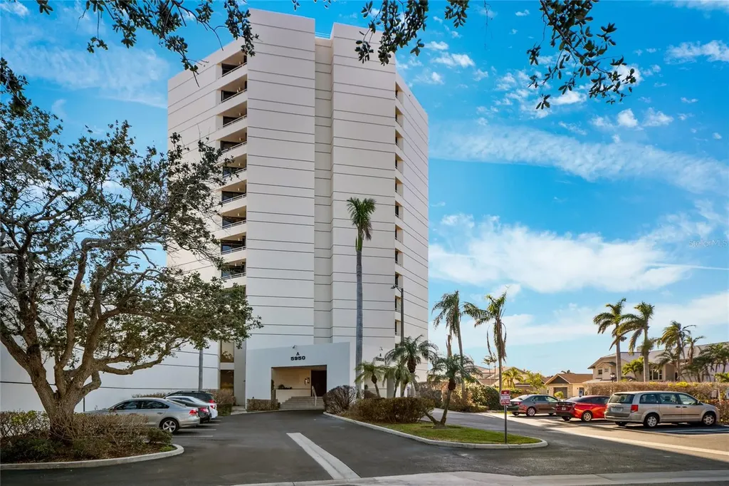 5950 Pelican Bay Plaza S Gulfport FL 33707