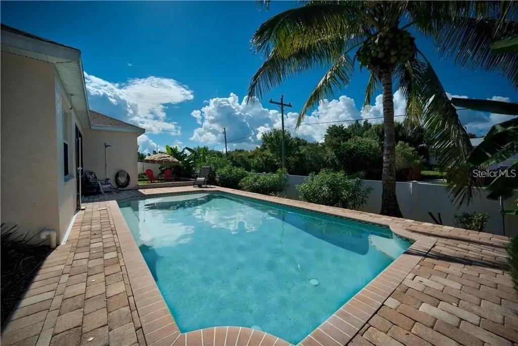 6614 64th Bradenton FL 34203