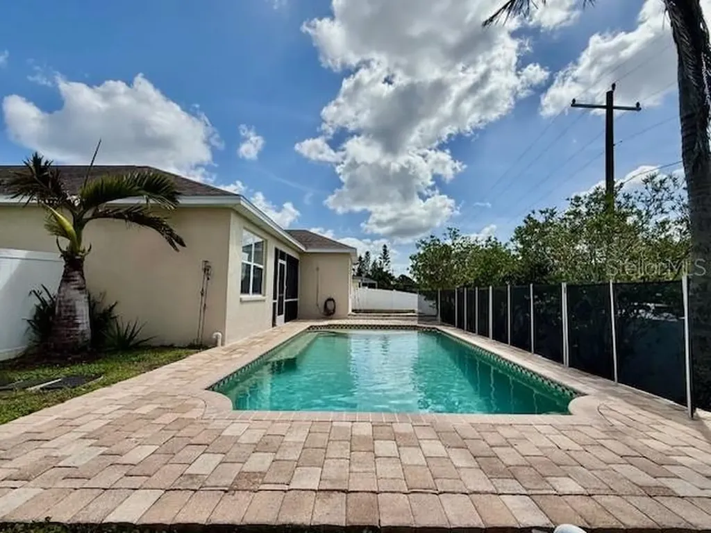 6614 64th Bradenton FL 34203