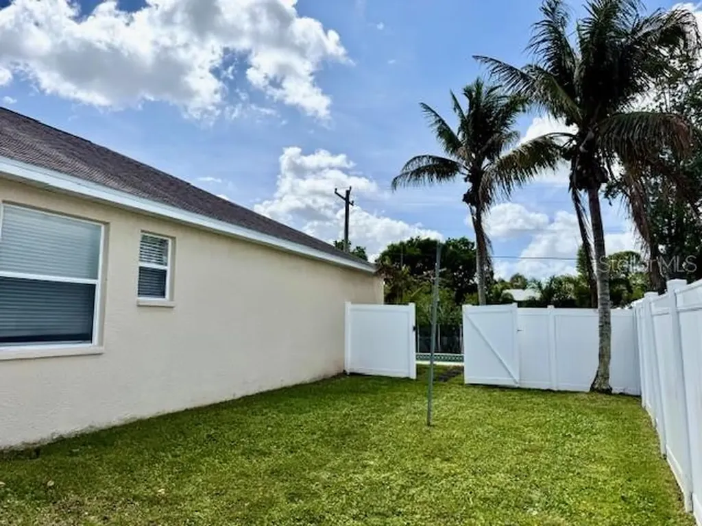 6614 64th Bradenton FL 34203