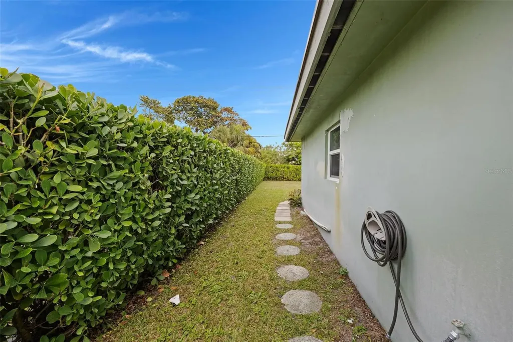 6101 Pine Terrace Plantation FL 33317
