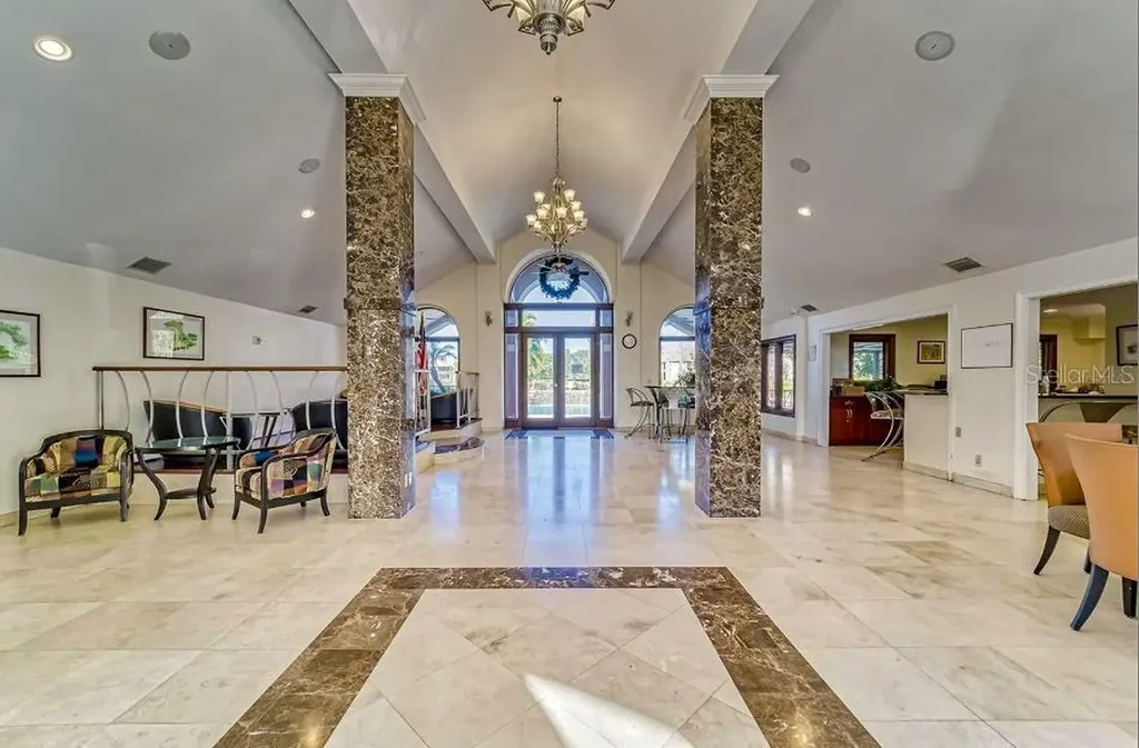 10265 Gandy Boulevard N St Petersburg FL 33702