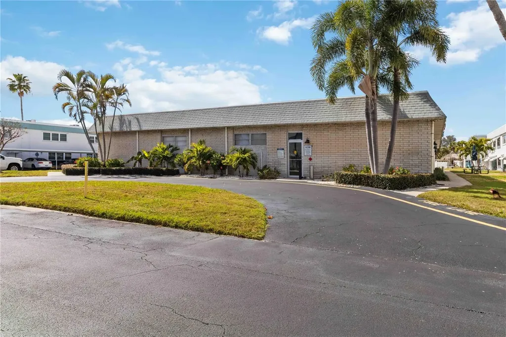 5347 81st Lane St Petersburg FL 33709