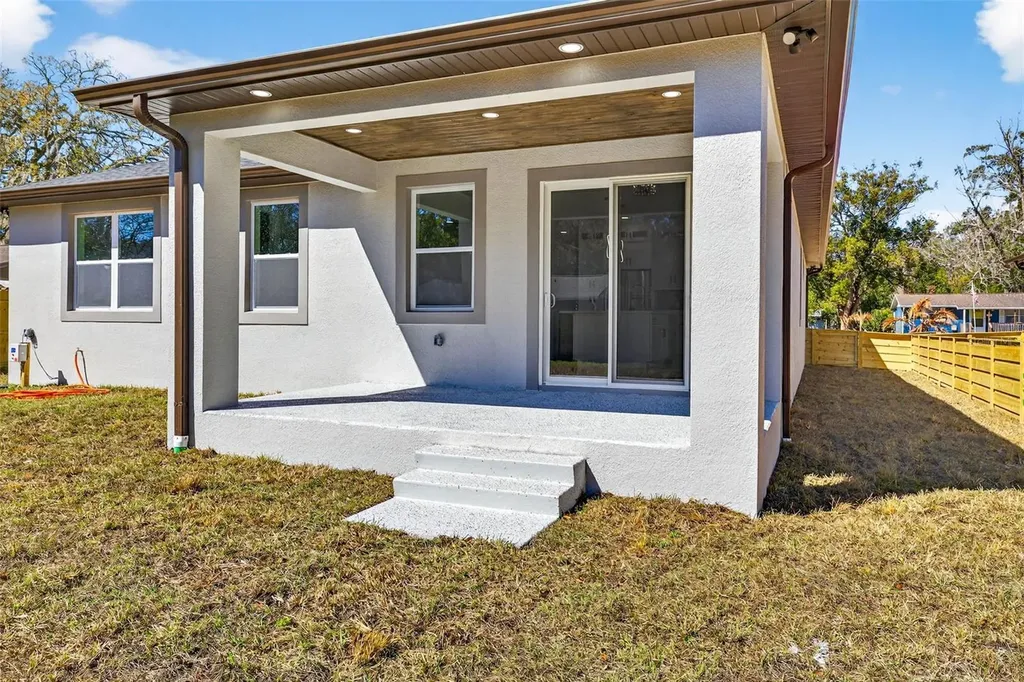 284 Roosevelt Avenue Masaryktown FL 34604
