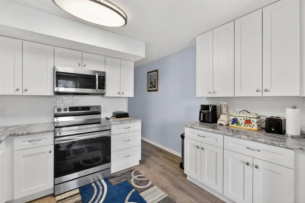2021 Australia Way W Clearwater FL 33763