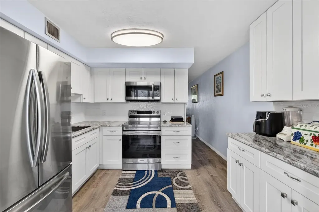 2021 Australia Way W Clearwater FL 33763
