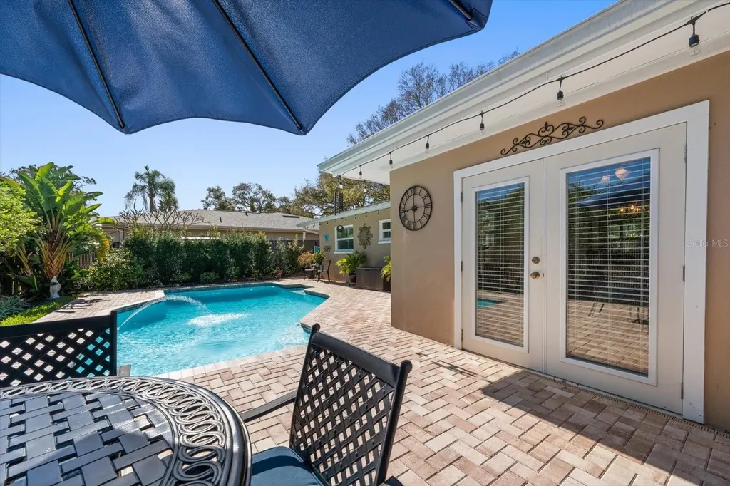 2233 Sunset Circle Largo FL 33774