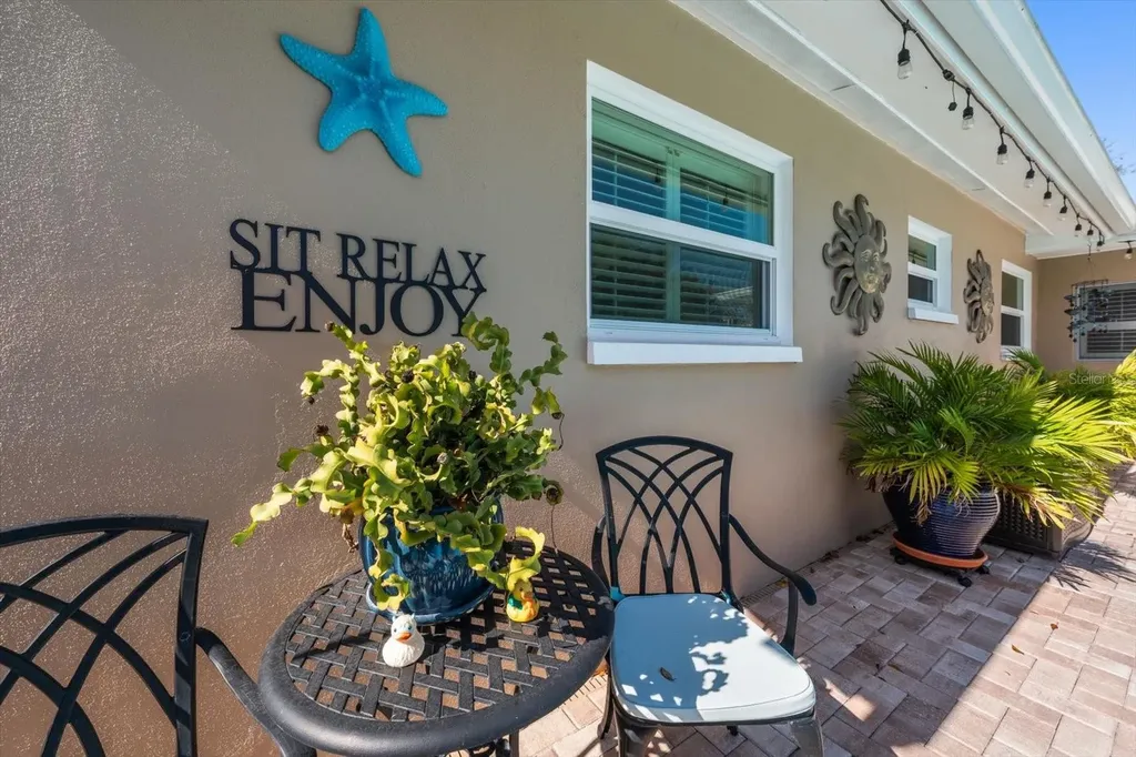 2233 Sunset Circle Largo FL 33774