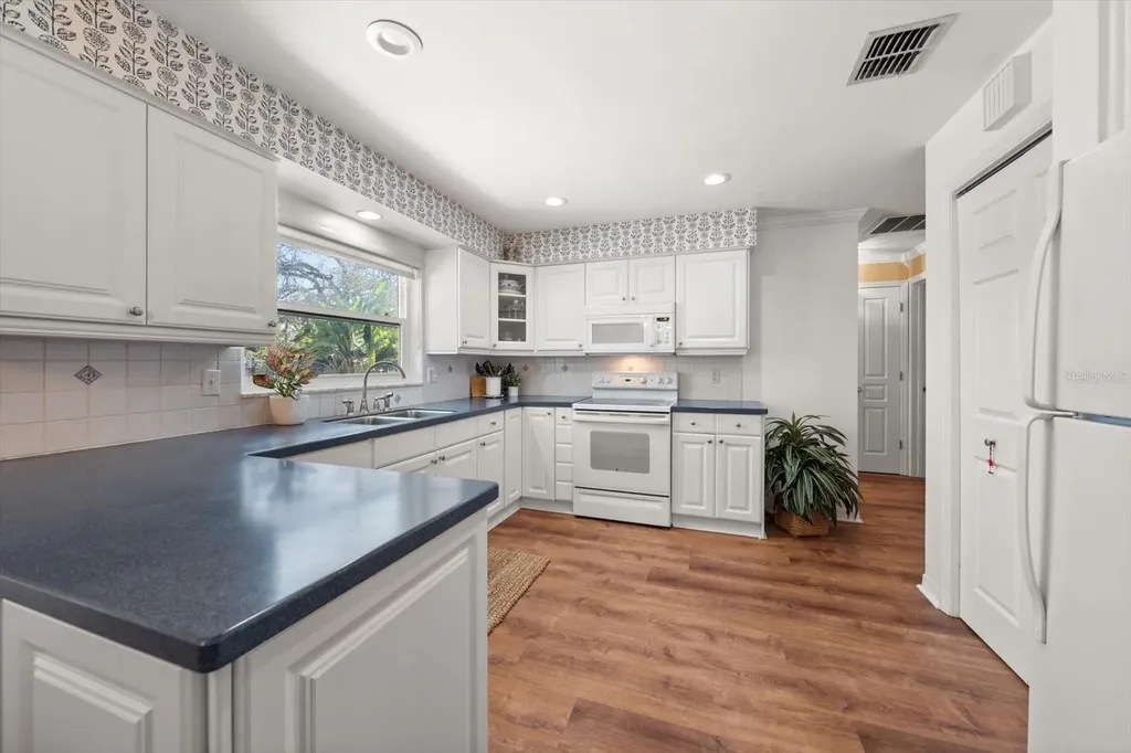 2233 Sunset Circle Largo FL 33774