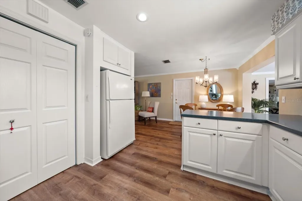 2233 Sunset Circle Largo FL 33774