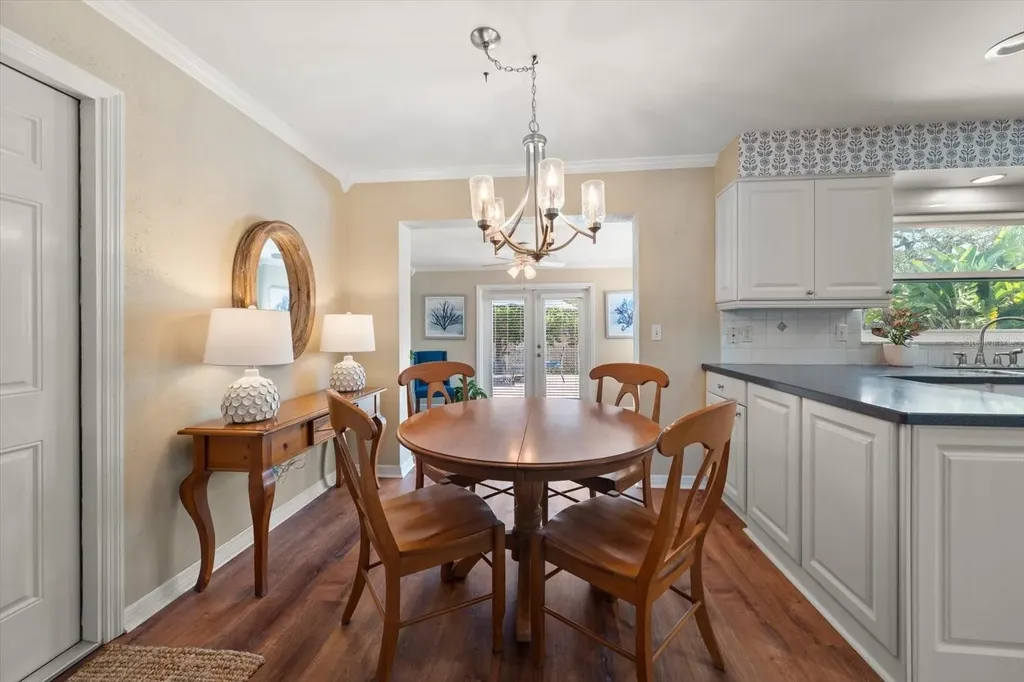 2233 Sunset Circle Largo FL 33774