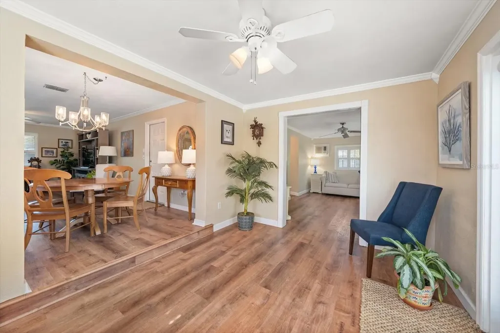 2233 Sunset Circle Largo FL 33774