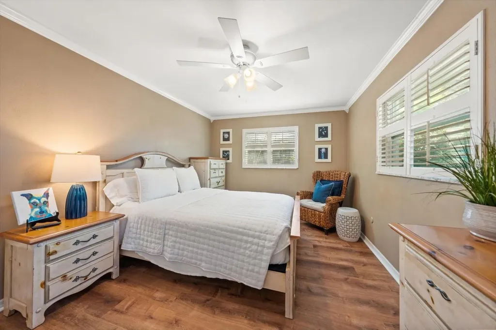 2233 Sunset Circle Largo FL 33774