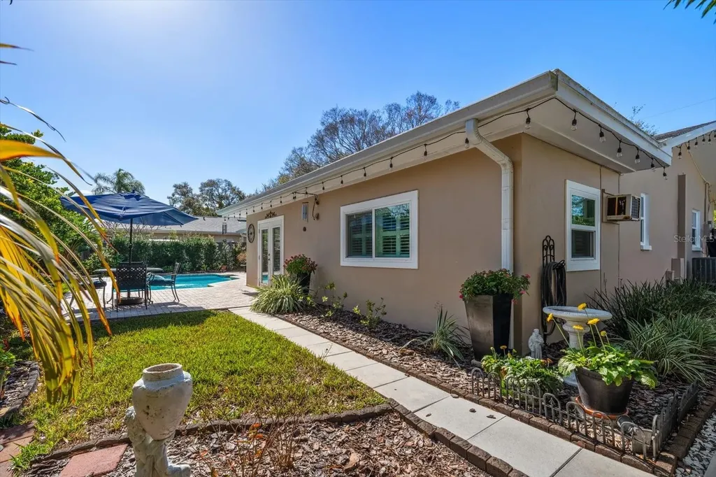 2233 Sunset Circle Largo FL 33774