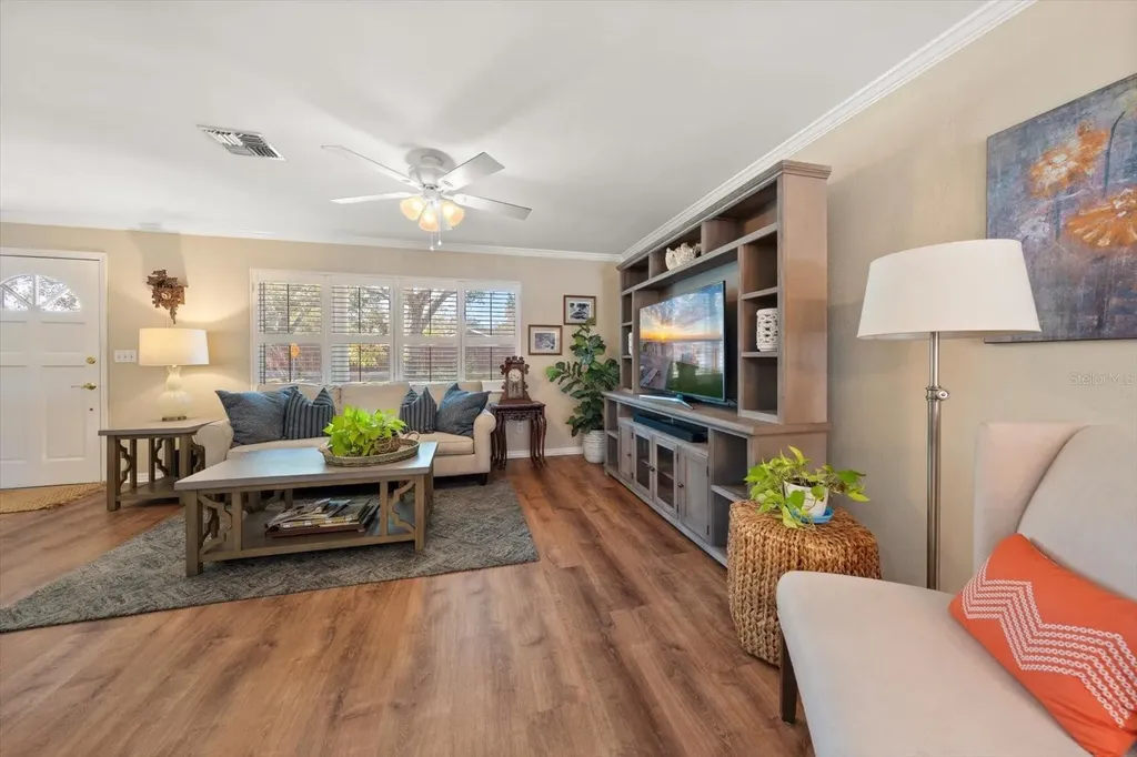 2233 Sunset Circle Largo FL 33774