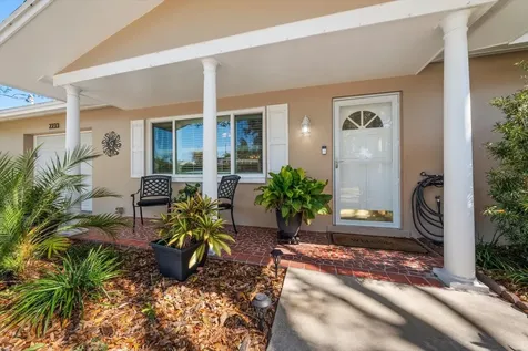 2233 Sunset Circle Largo FL 33774