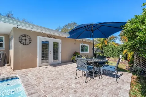 2233 Sunset Circle Largo FL 33774