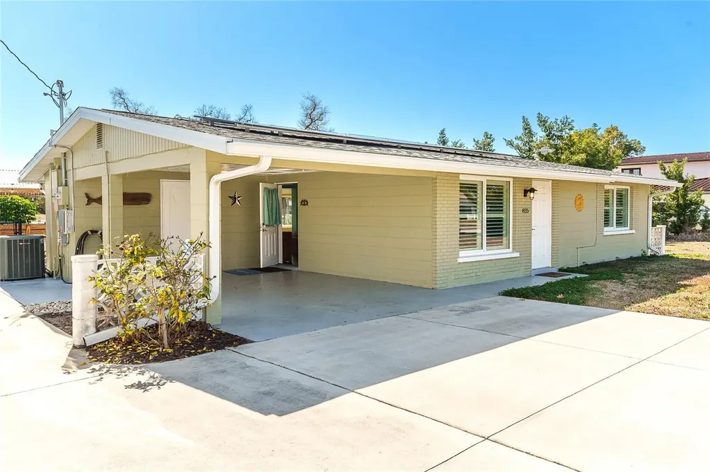 825 E 5th Street Englewood FL 34223
