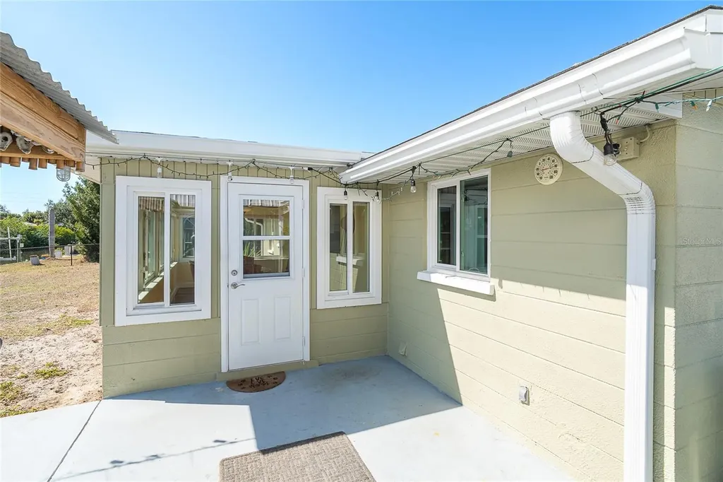 825 E 5th Street Englewood FL 34223