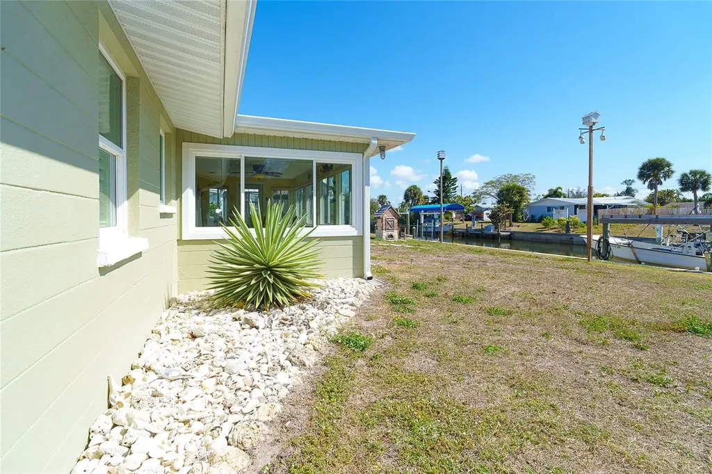 825 E 5th Street Englewood FL 34223