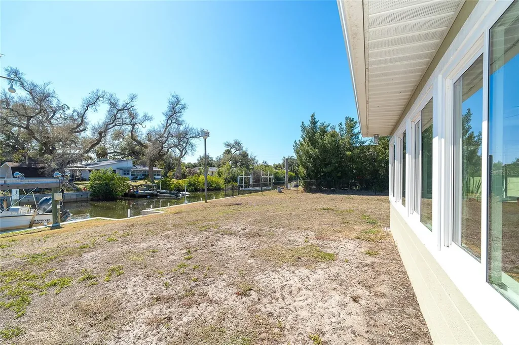 825 E 5th Street Englewood FL 34223
