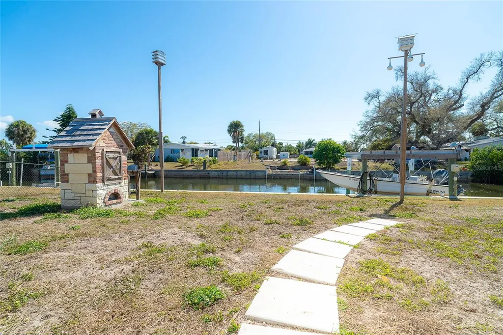 825 E 5th Street Englewood FL 34223