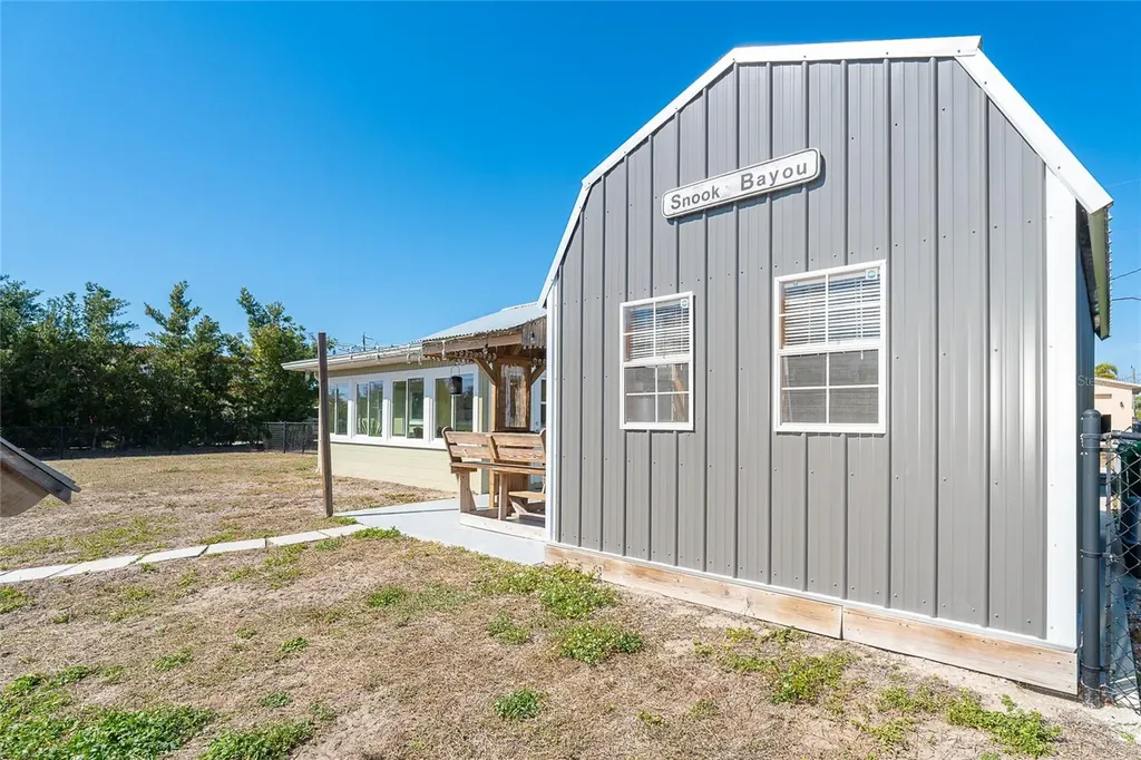 825 E 5th Street Englewood FL 34223