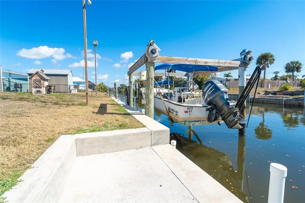 825 E 5th Street Englewood FL 34223