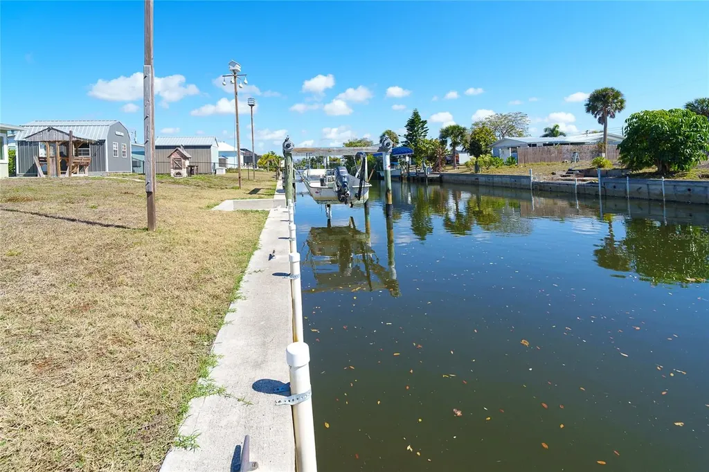 825 E 5th Street Englewood FL 34223
