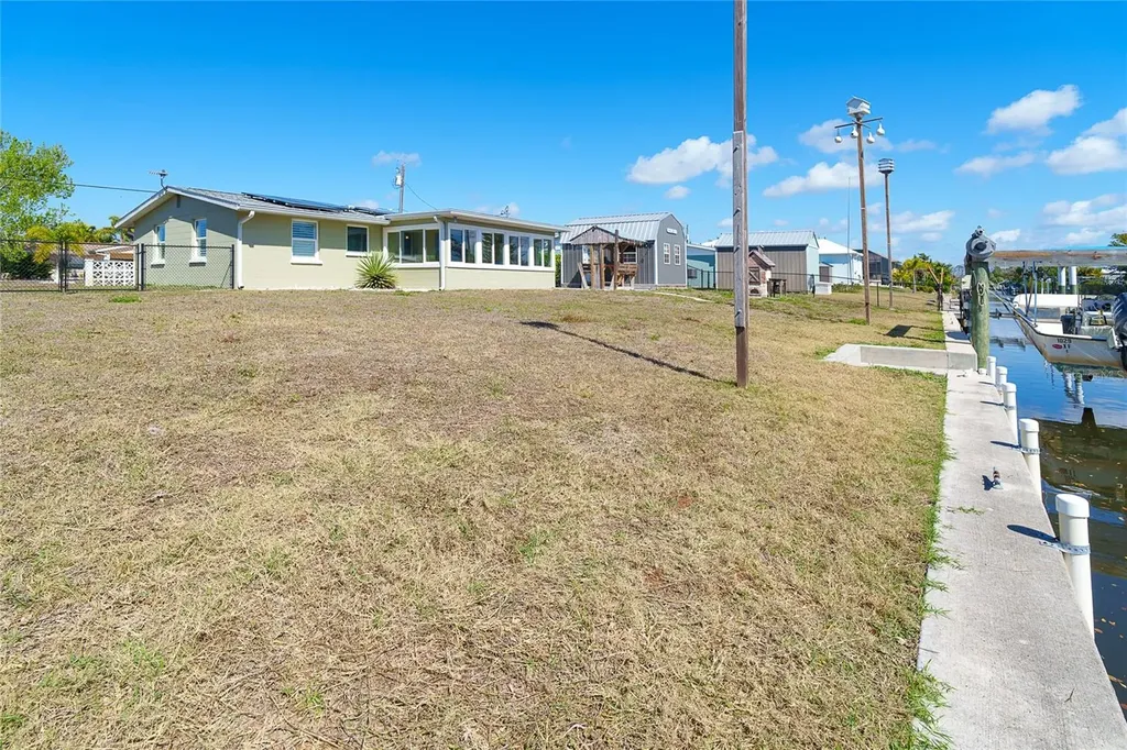 825 E 5th Street Englewood FL 34223