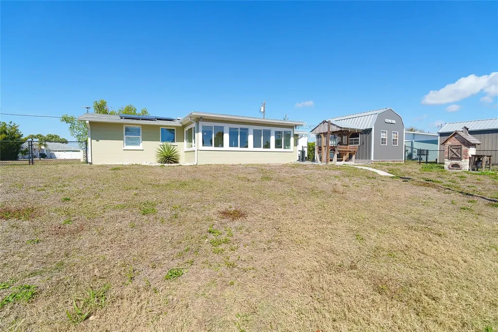 825 E 5th Street Englewood FL 34223