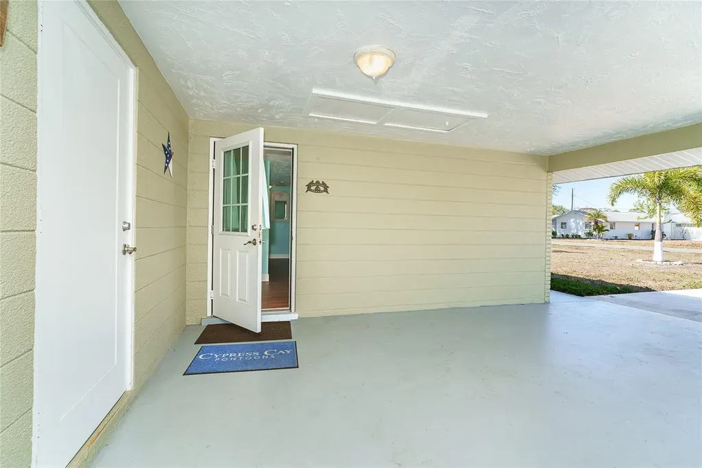 825 E 5th Street Englewood FL 34223