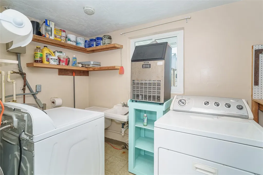825 E 5th Street Englewood FL 34223