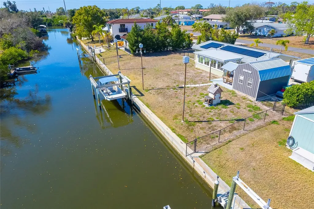 825 E 5th Street Englewood FL 34223