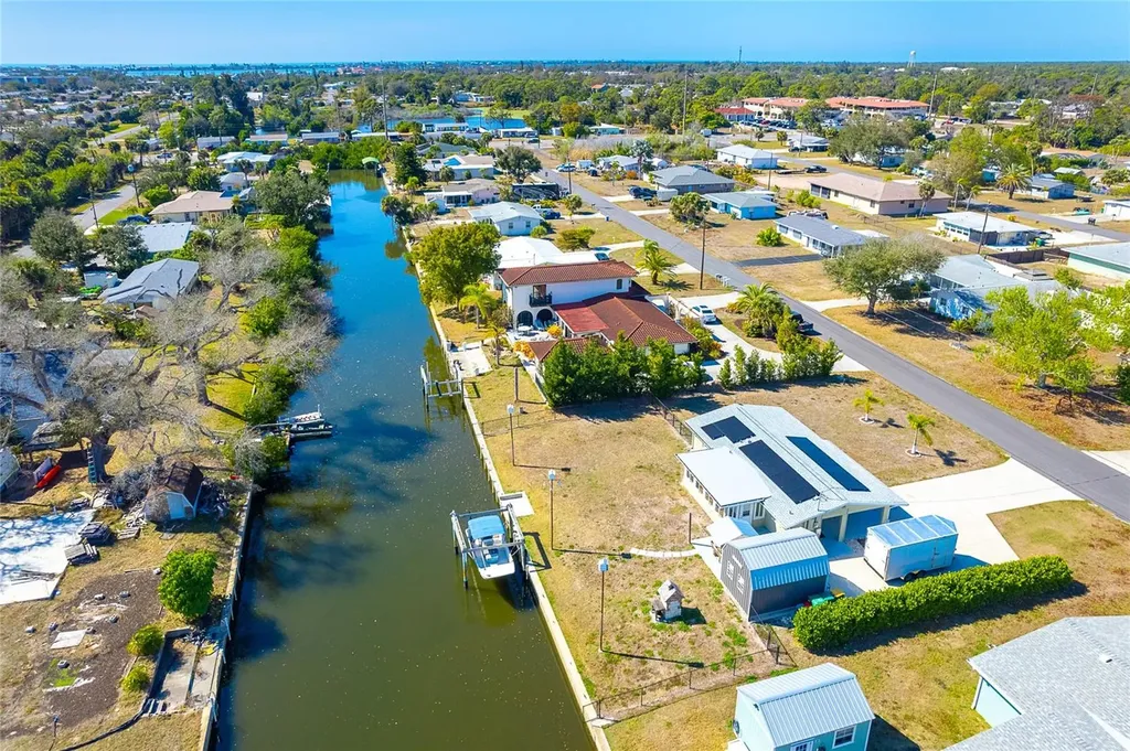 825 E 5th Street Englewood FL 34223