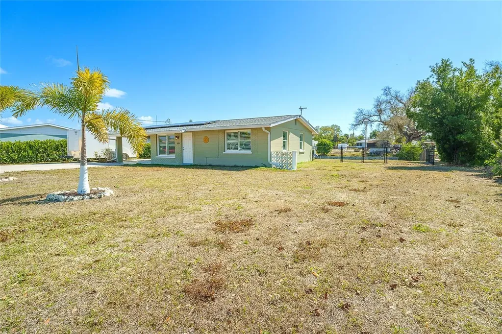 825 E 5th Street Englewood FL 34223