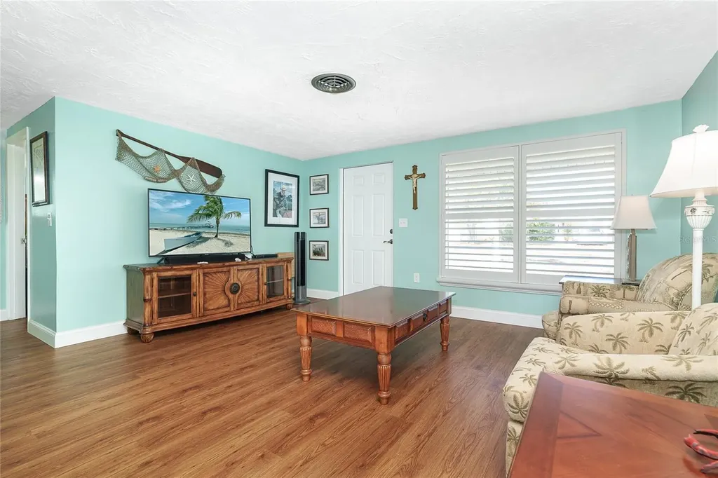 825 E 5th Street Englewood FL 34223